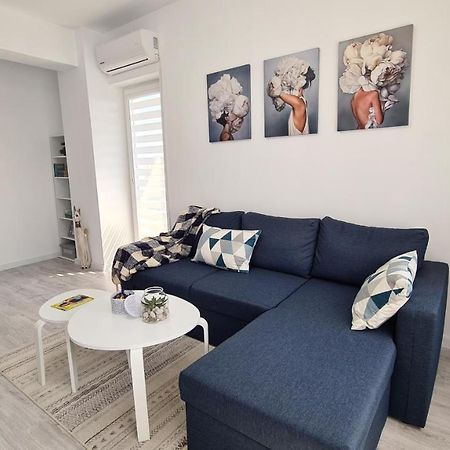 Bright Stylish Apartment In Pitesti Piteşti Kültér fotó