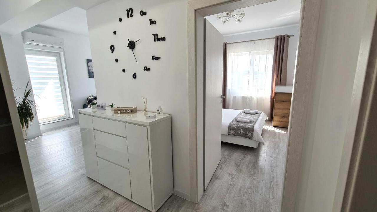 Bright Stylish Apartment In Pitesti Piteşti Kültér fotó